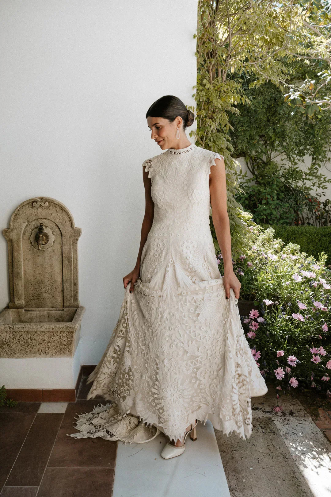 Maria, romantic vintage-style bride in an antique lace dress flordeasoka Maria, romantic vintage-style bride in an antique lace dress flordeasoka
