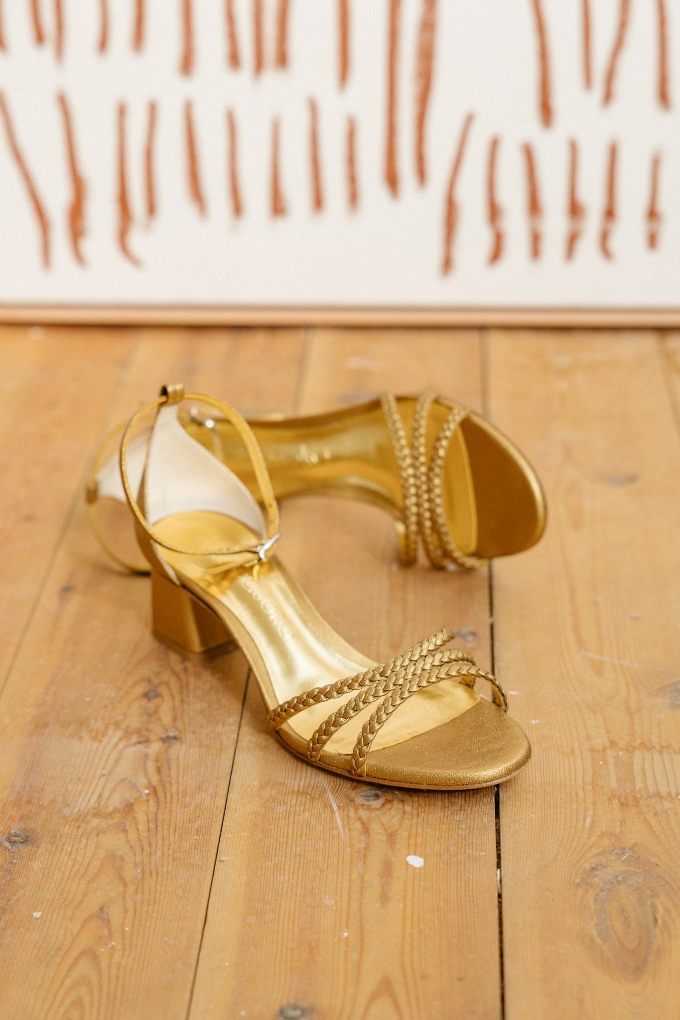 Marrying a golden shoe | The ideal accessory for the bride flordeasoka Marrying a golden shoe | The ideal accessory for the bride flordeasoka