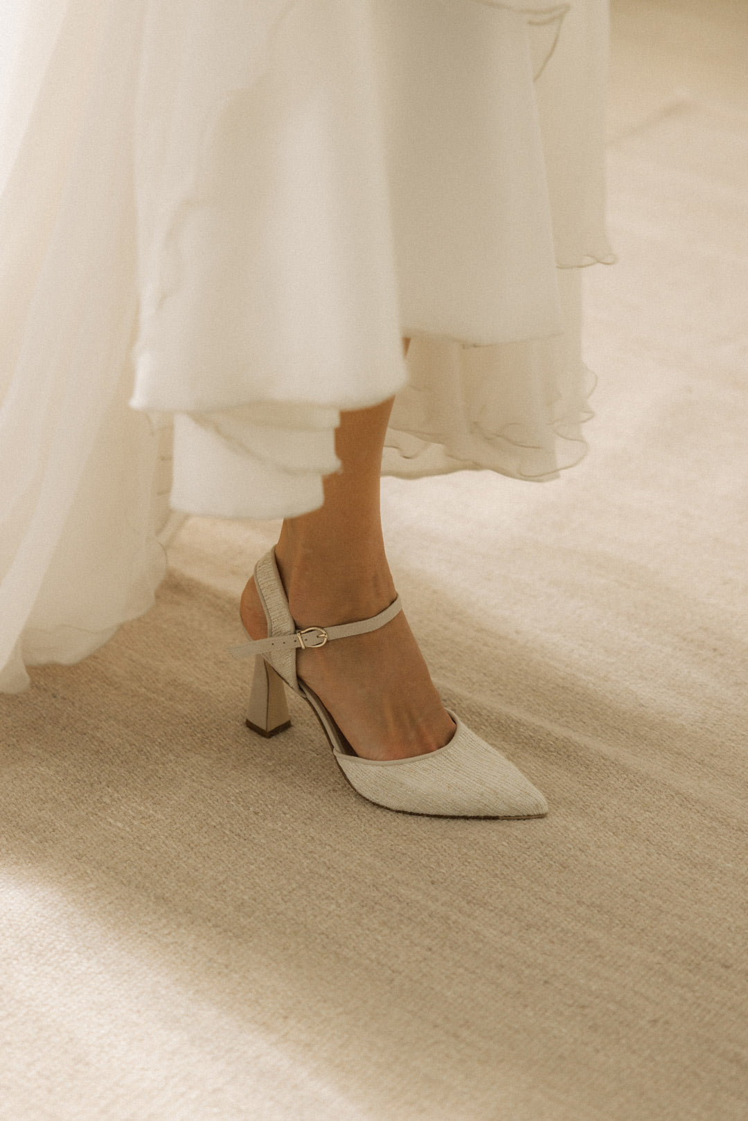 zapato cerrado lino blanco