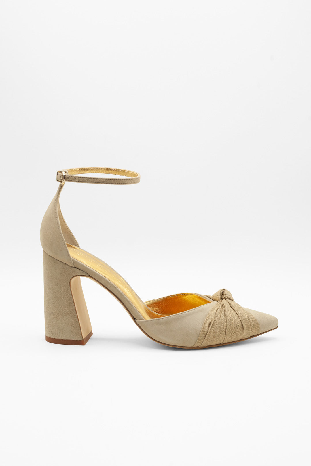 Zapatos de punta salón para novia de invierno y de verano en tonos claros muy cómodas