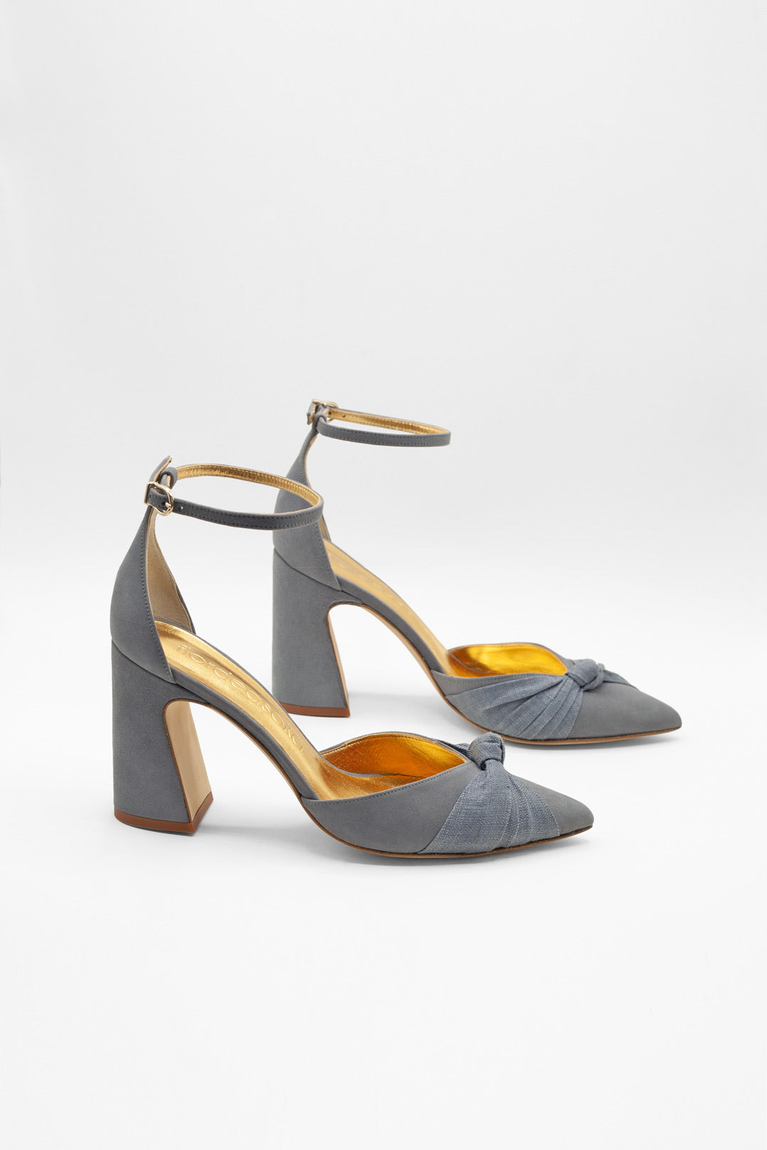 zapatos con pulsera
