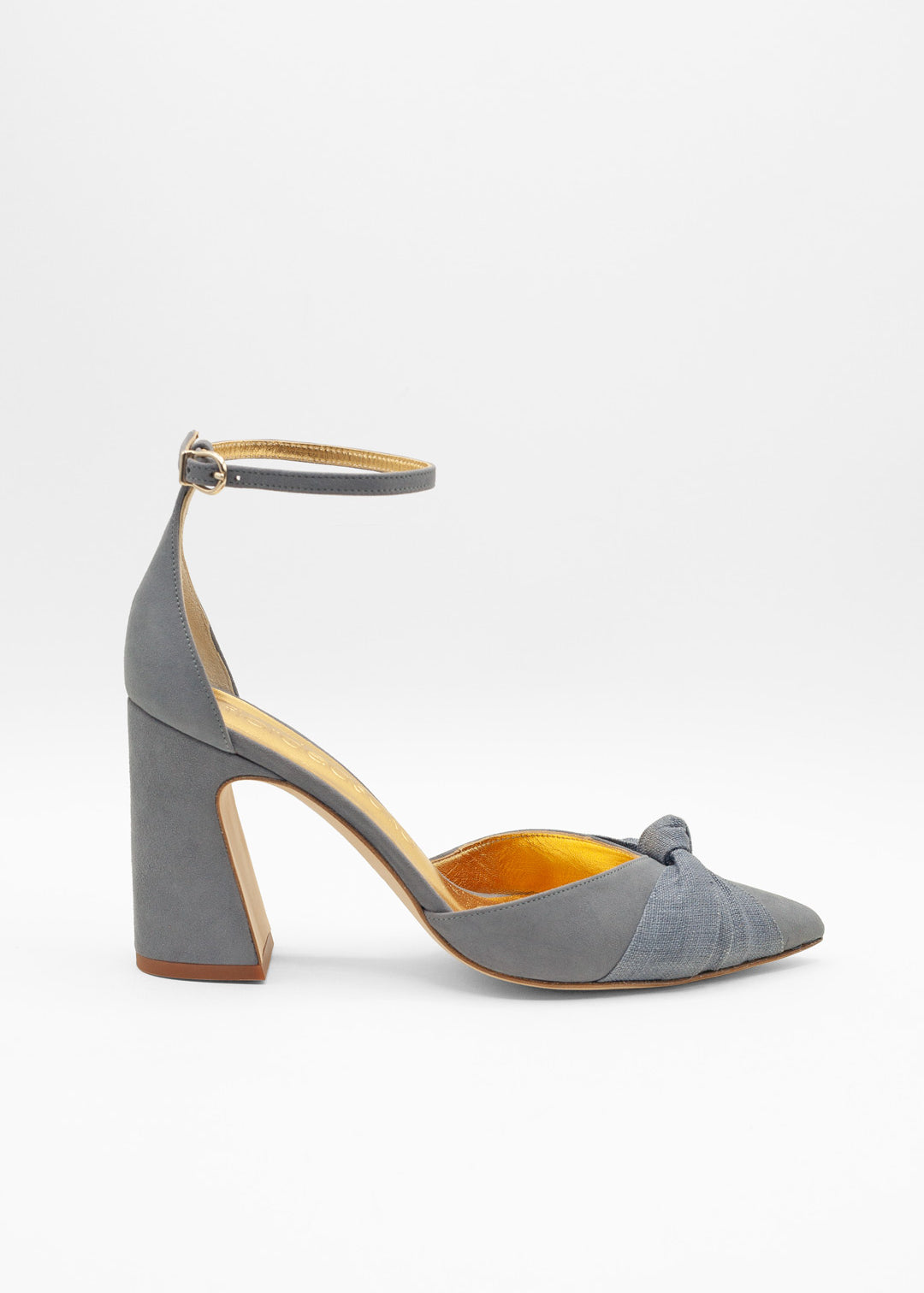 Tacones de boda en punta azules con tacón cómodo
