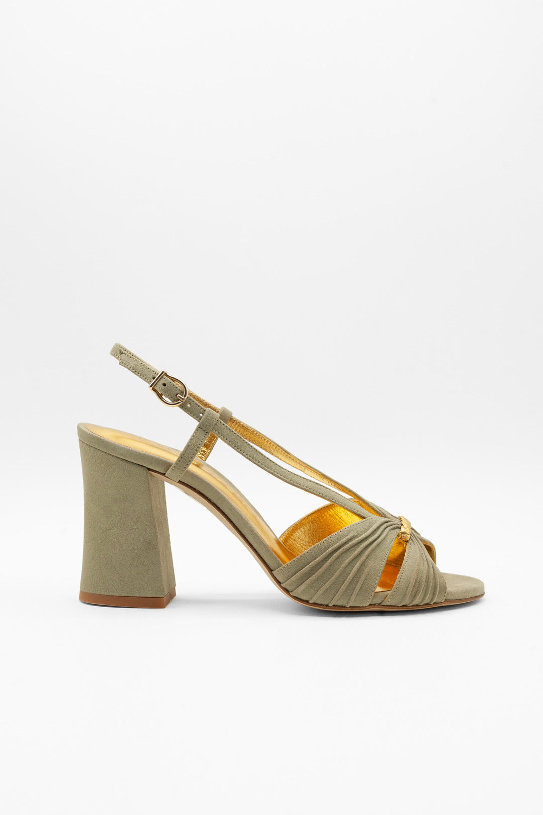 sandalias con detalle