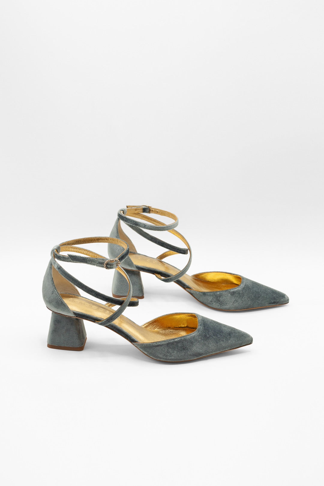 Zapatos de punta salón azules para novia de invierno y de verano muy cómodas con tacón bajo