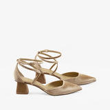 zapatos con tiras cruzadas