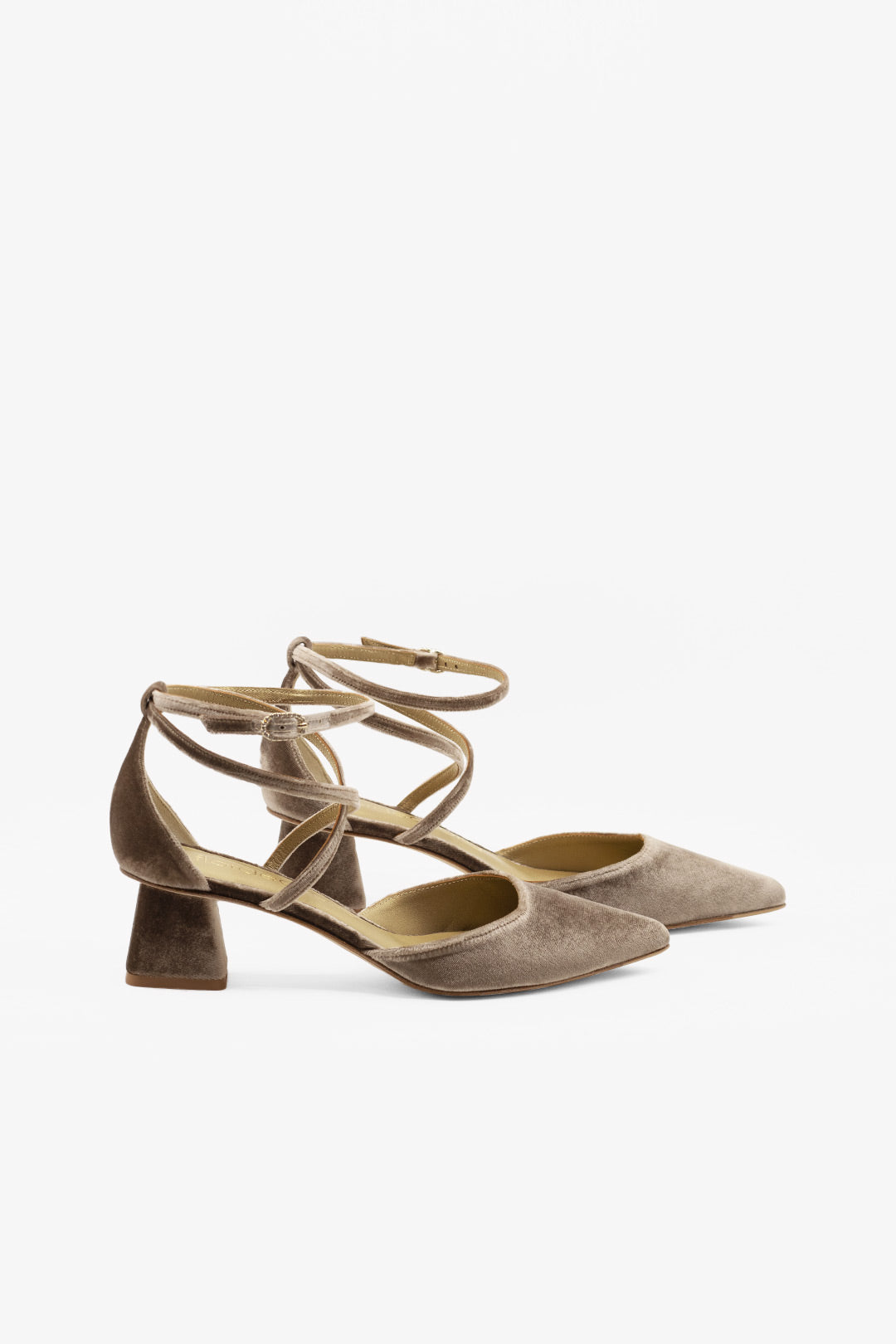 zapato cerrado tacón bajo para novias