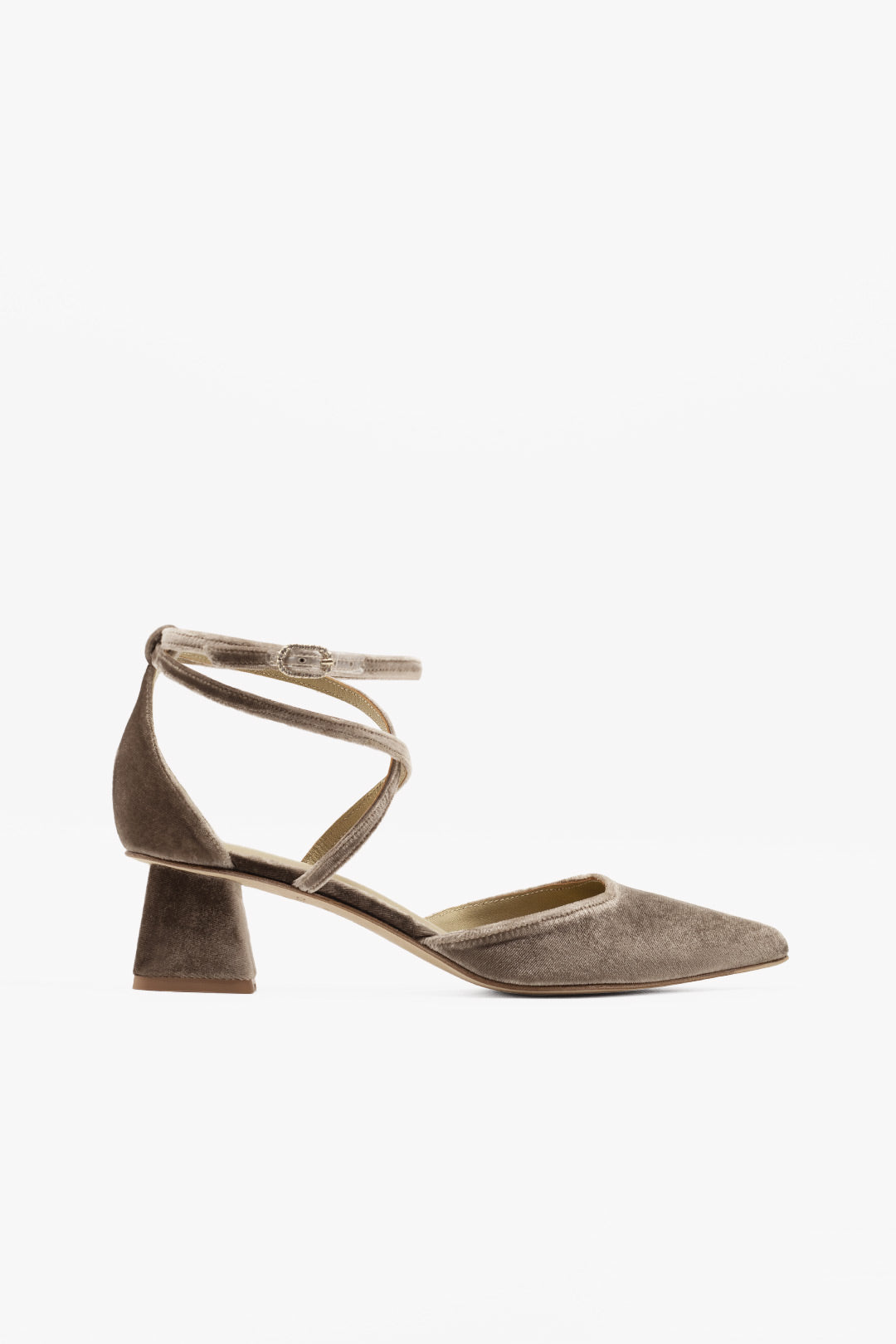 zapato cerrado con punta