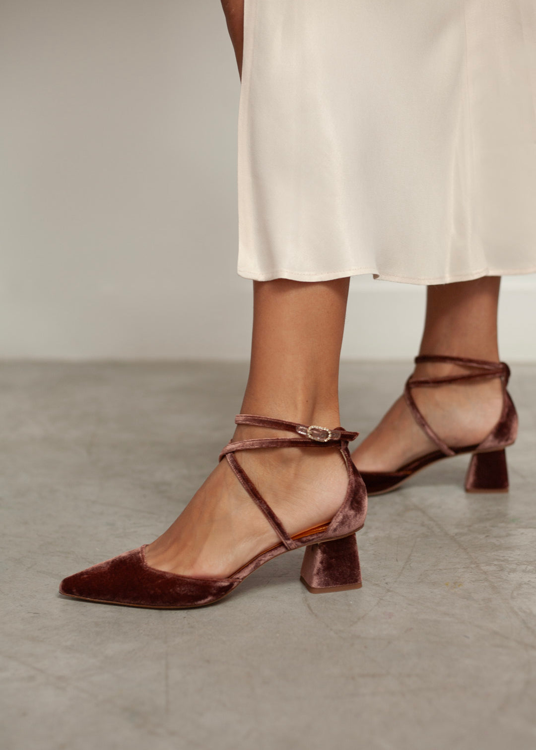 zapato en punta burdeos