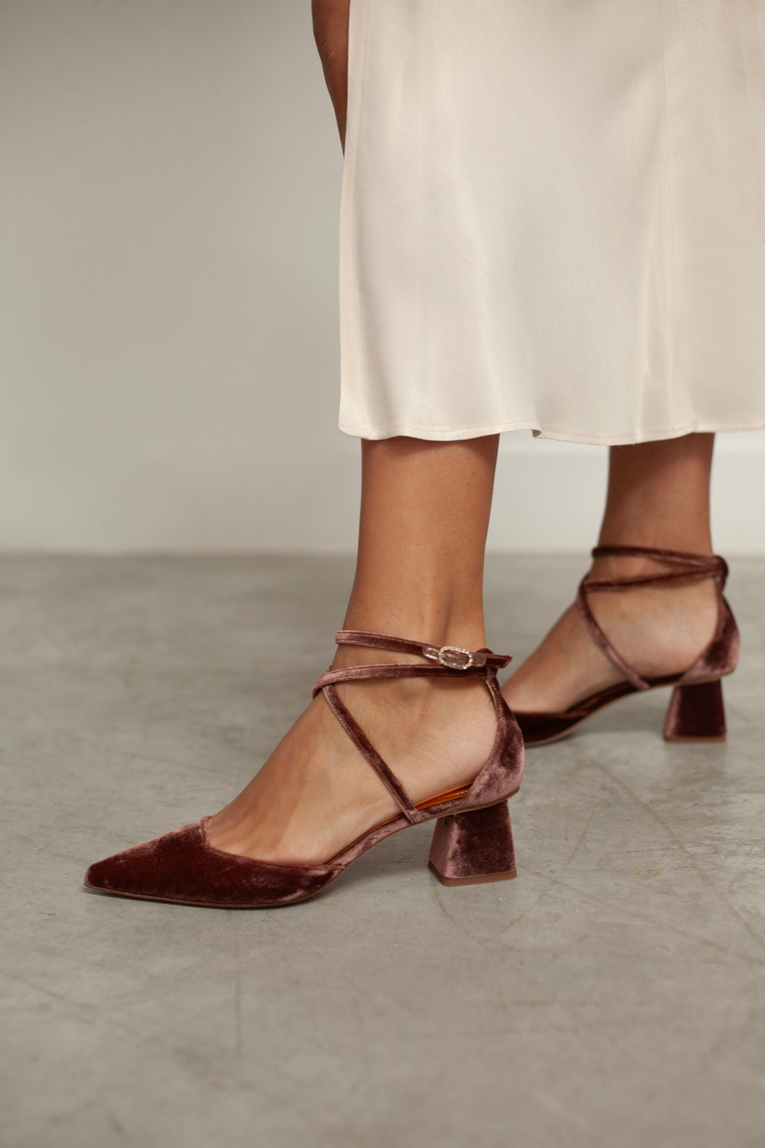 zapato en punta burdeos