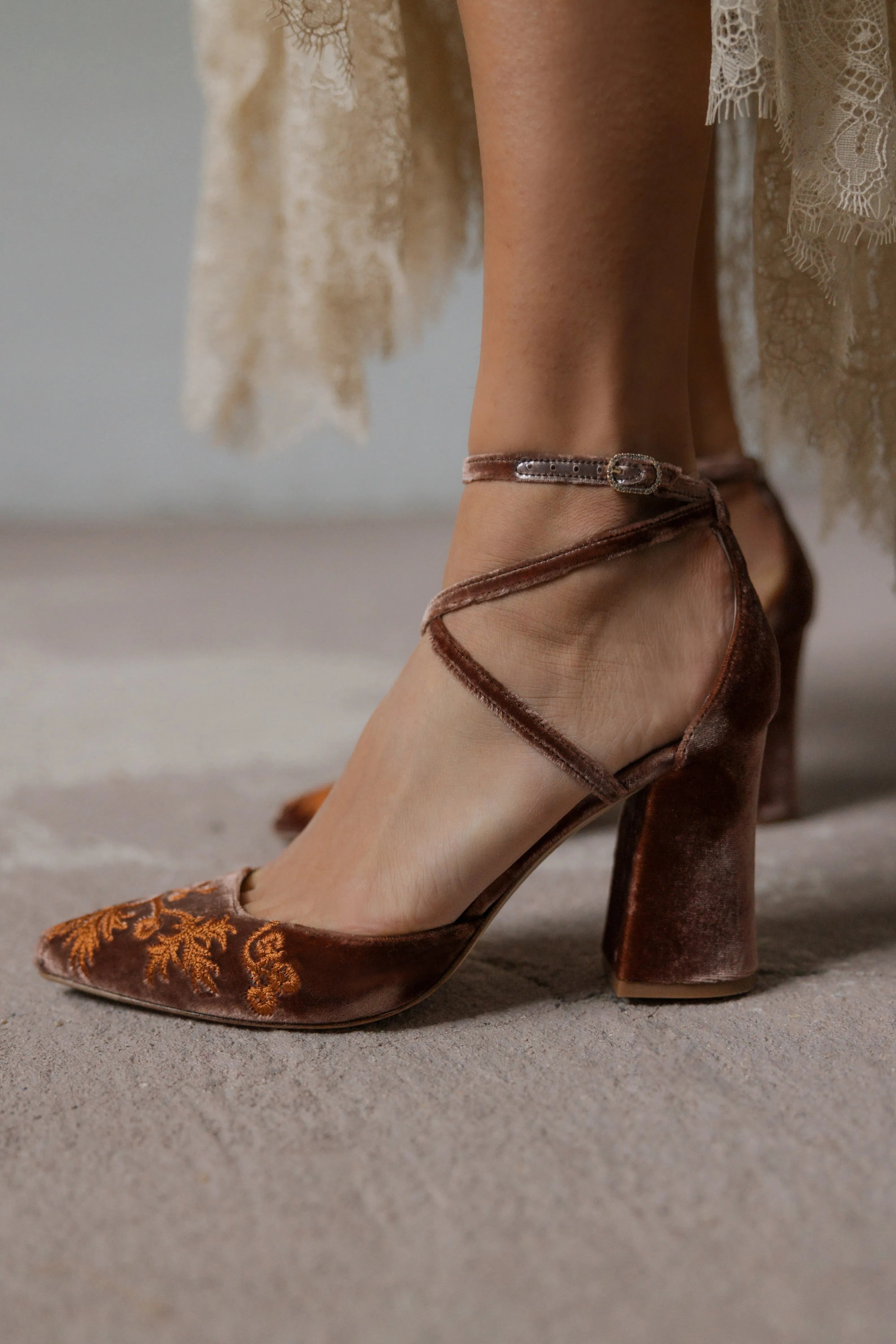 flordeasoka | GRETA BRO 9 GARNET | Embroidered party shoe