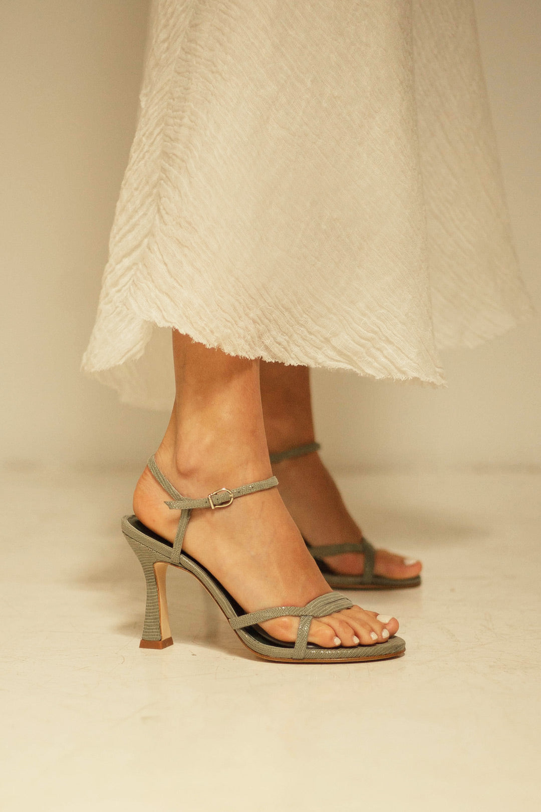 sandalias de ante grabado verde