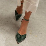 Zapatos de tacón para novia e invitada tipo salón en punta de terciopelo verde