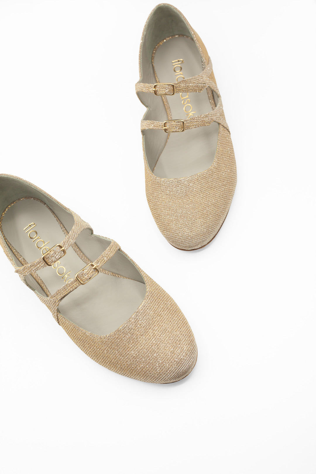zapatos con hebillas