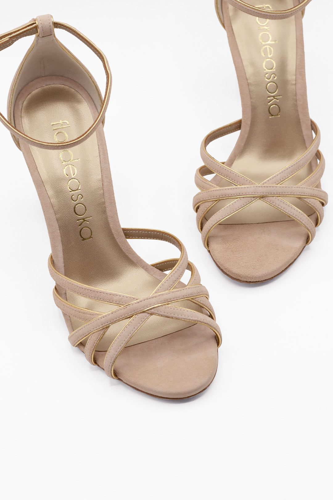sandalias con tiras