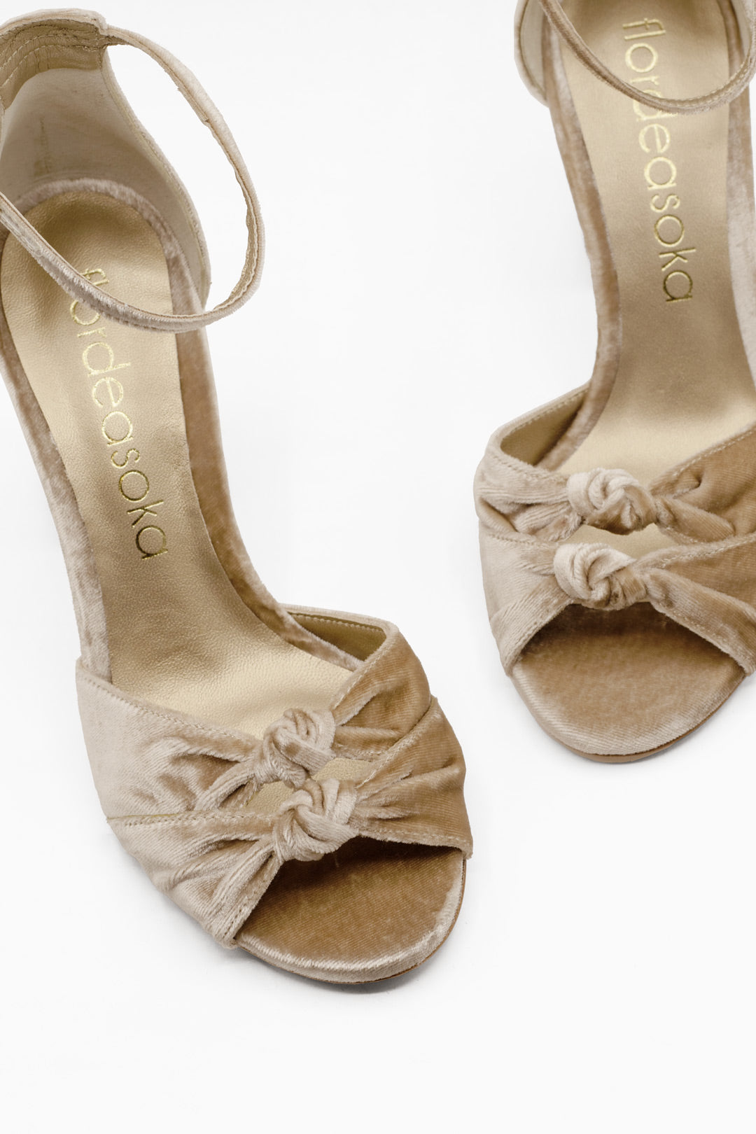 sandalias con tacón ancho