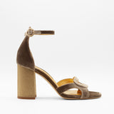 sandalias con tacón dorado para novias