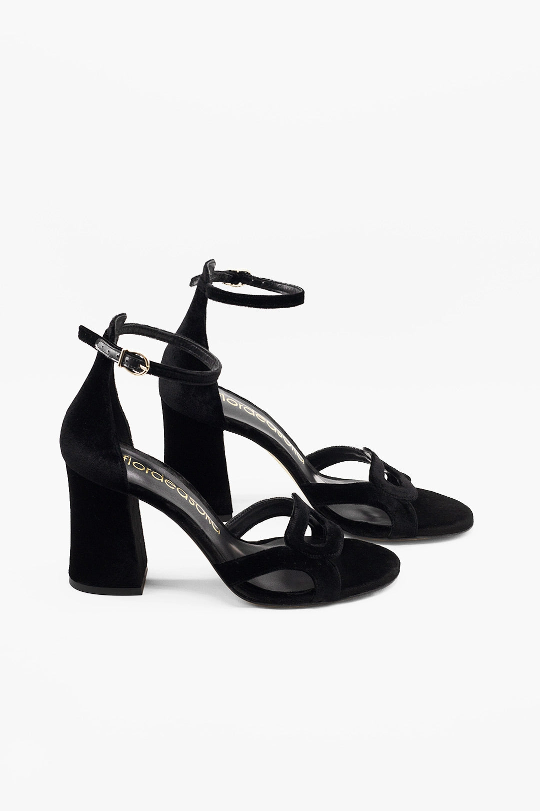 zapato negro para invitada