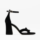 sandalia negra con pulsera