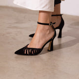zapatos negros de tacón