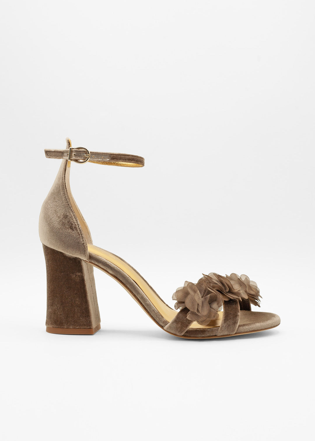 sandalias con flores marrones en terciopelo