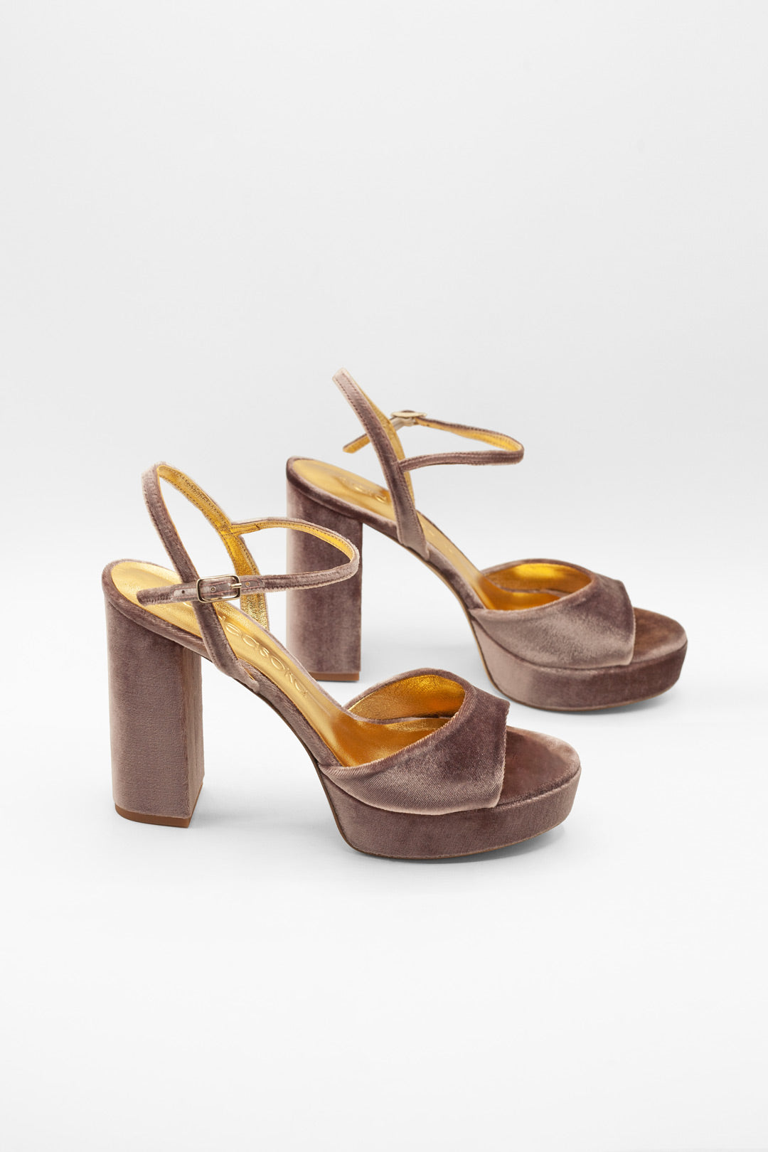 Tacones con plataforma para novia de invierno y de verano muy cómodas con tacón alto