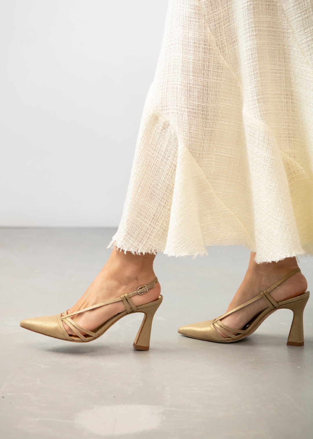 zapato dorado novia