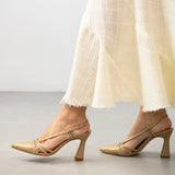 zapato dorado novia