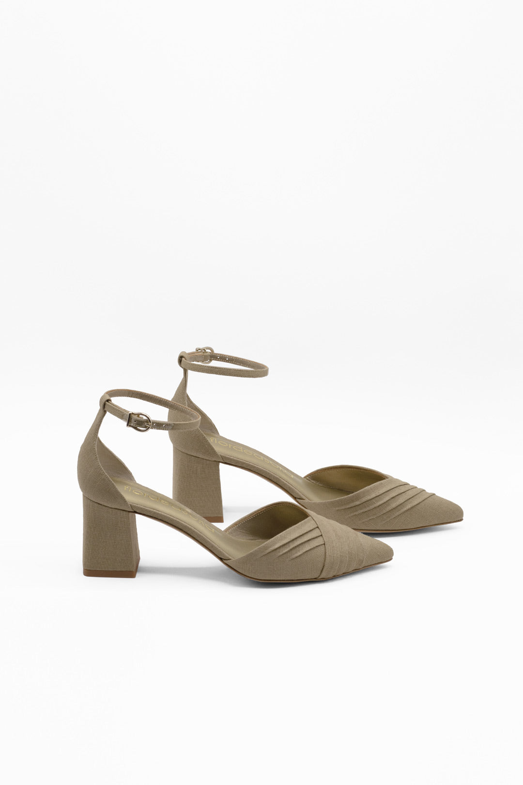 zapatos con pulsera