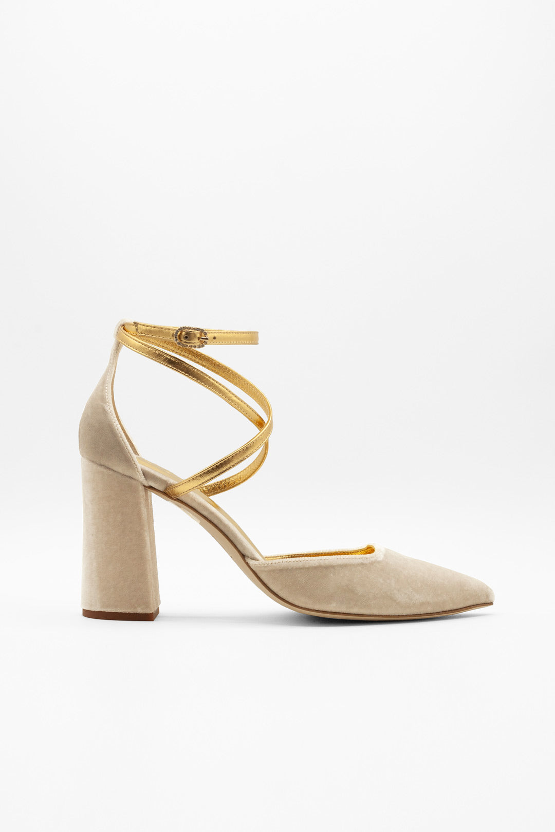 Zapatos de punta cómodos para novias tonos grises blancos con tiras doradas