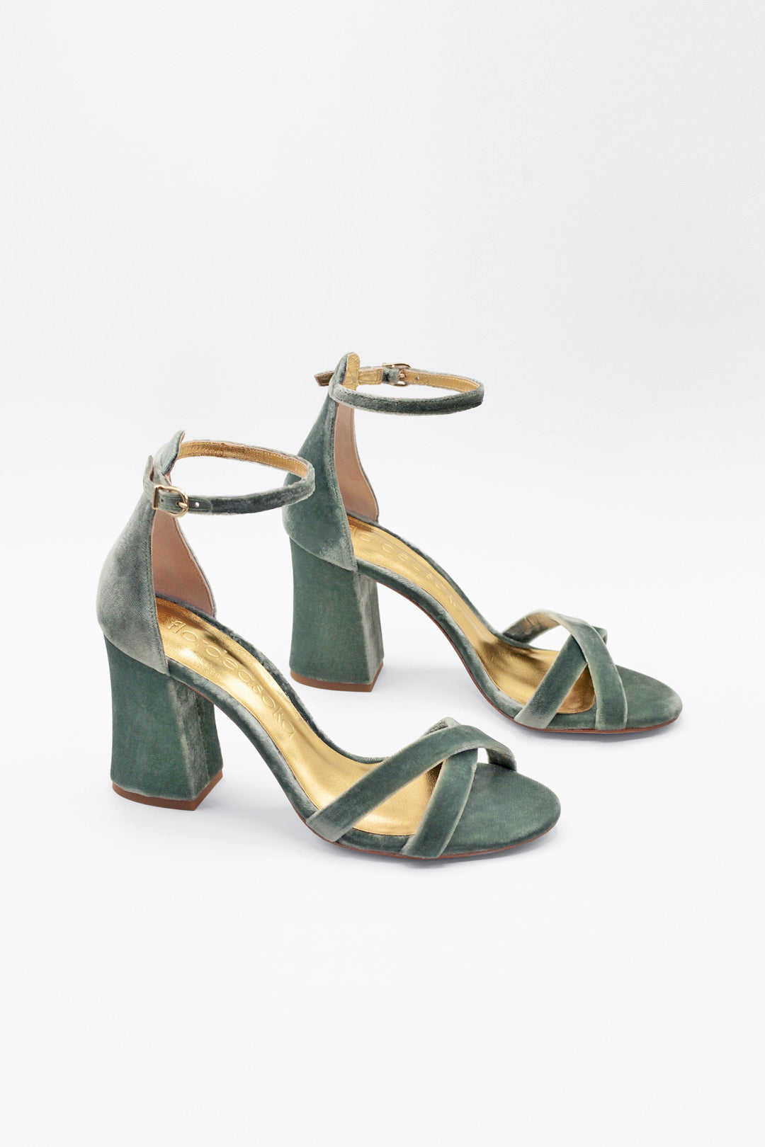 Sandalias de tiras verdes azules cómodas para novia fáciles de combinar con vestidos de novia o invitada