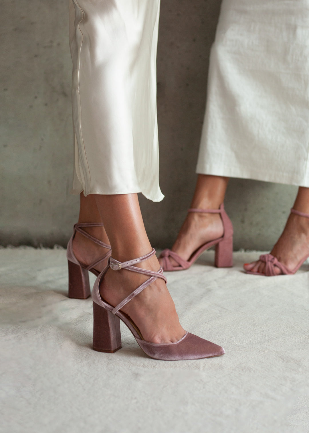 zapatos cerrados en punta en color rosa para novia