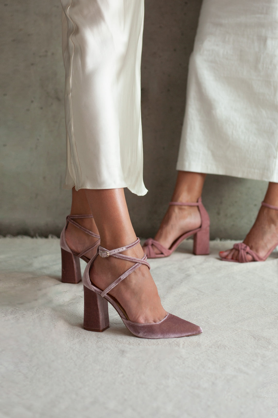 zapatos cerrados en punta en color rosa para novia