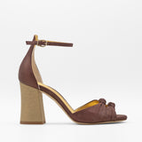 sandalias con tacón dorado