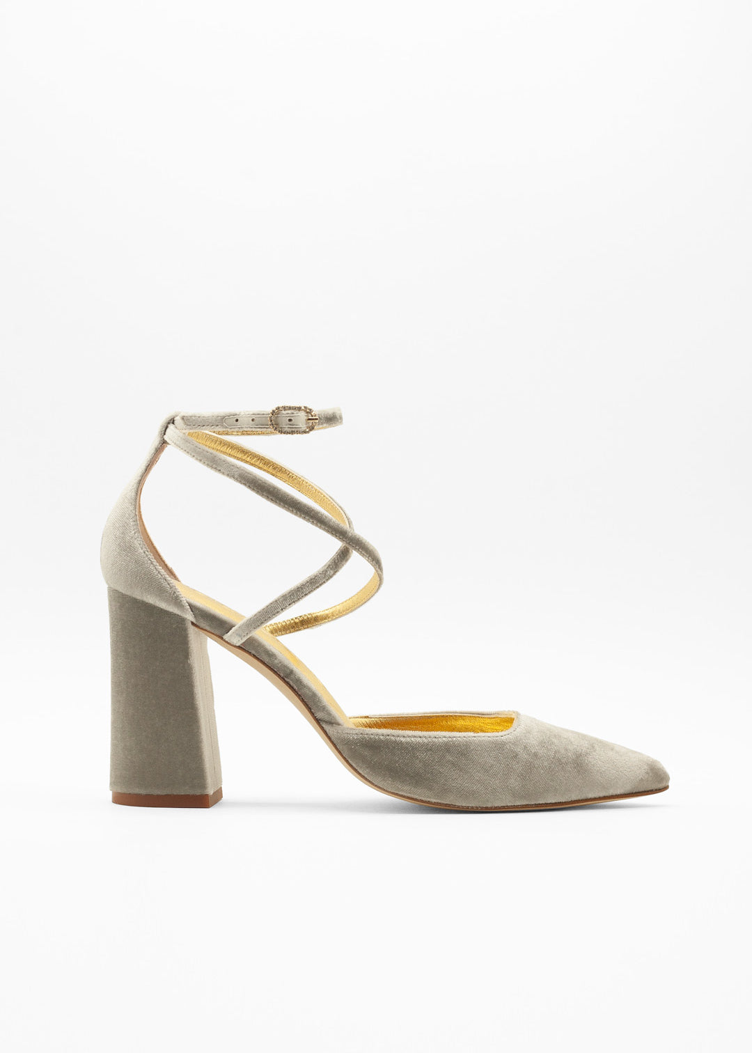 zapato de tacón con tiras cruzadas