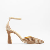 zapato de punta en terciopelo de seda marrón
