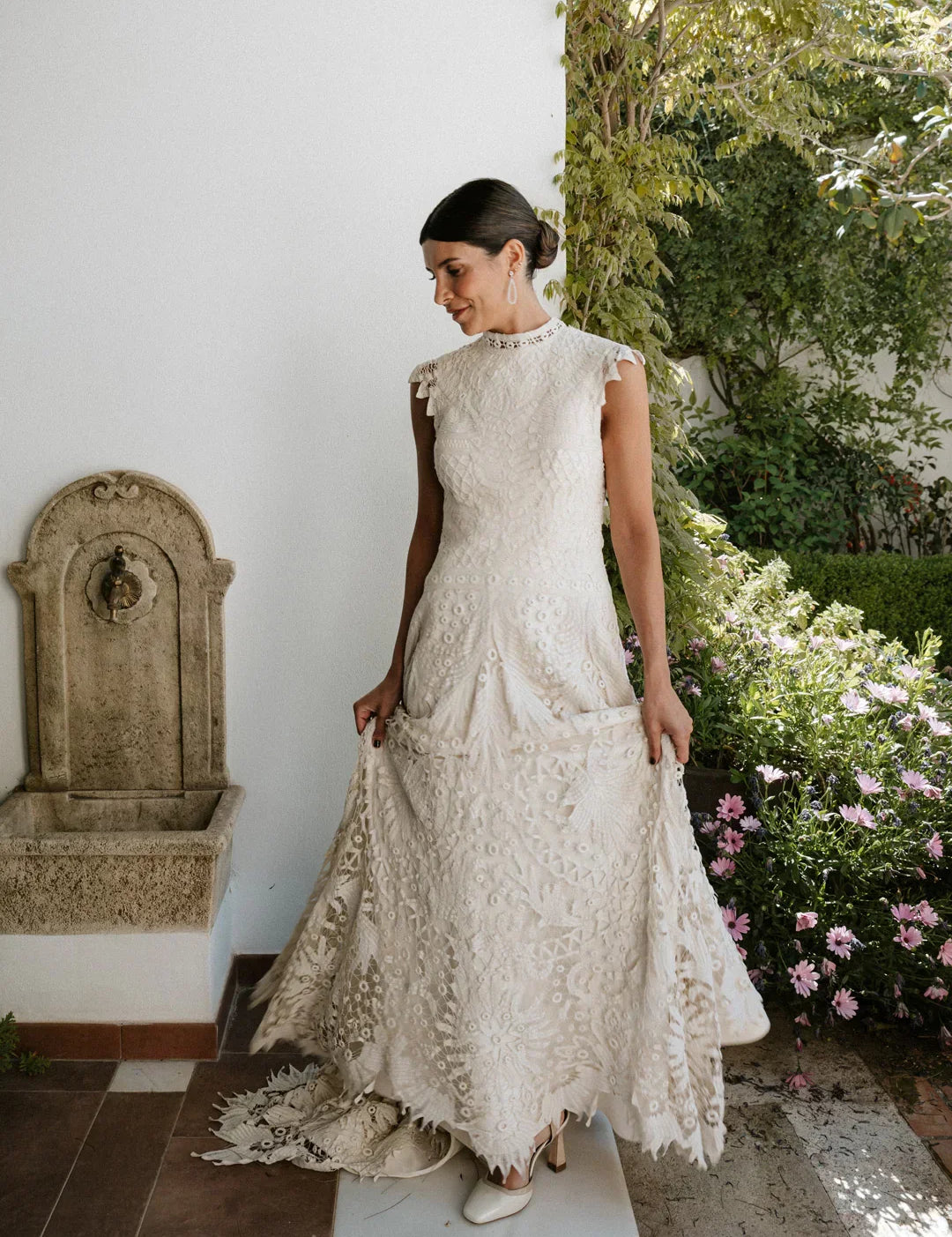 Maria, romantic vintage-style bride in an antique lace dress flordeasoka Maria, romantic vintage-style bride in an antique lace dress flordeasoka