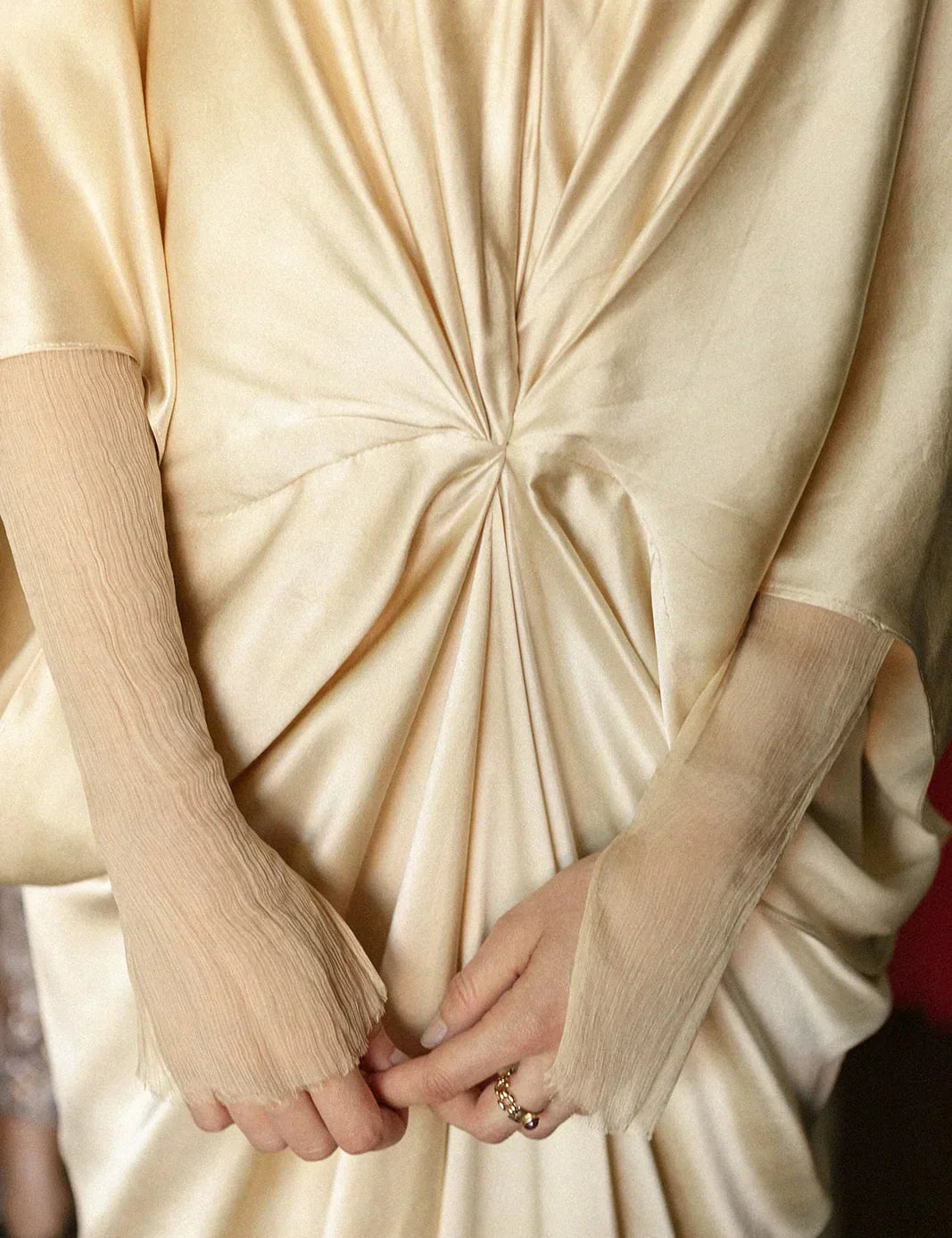 Belén y su vestido de novia de ensueño con mangas de estilo japonés