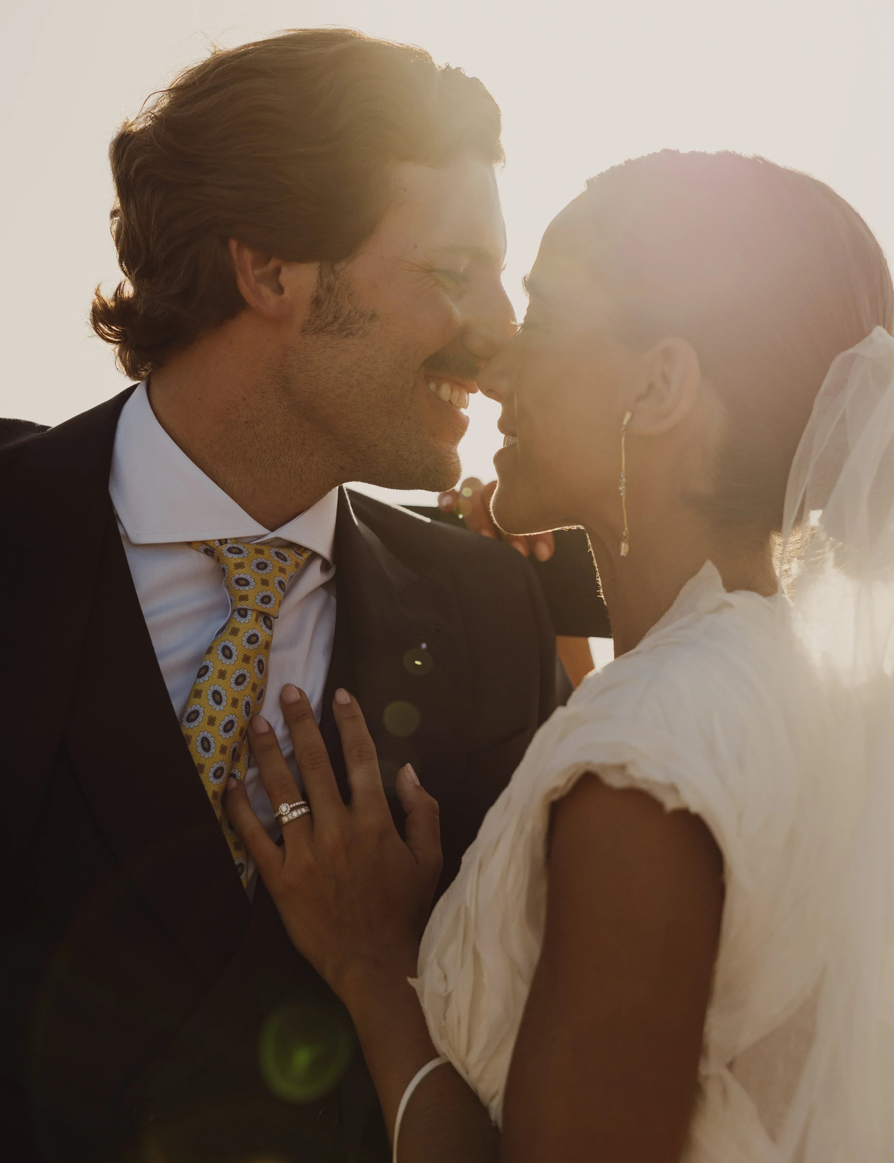 Laura y su vestido de novia de Romancera con espalda abierta