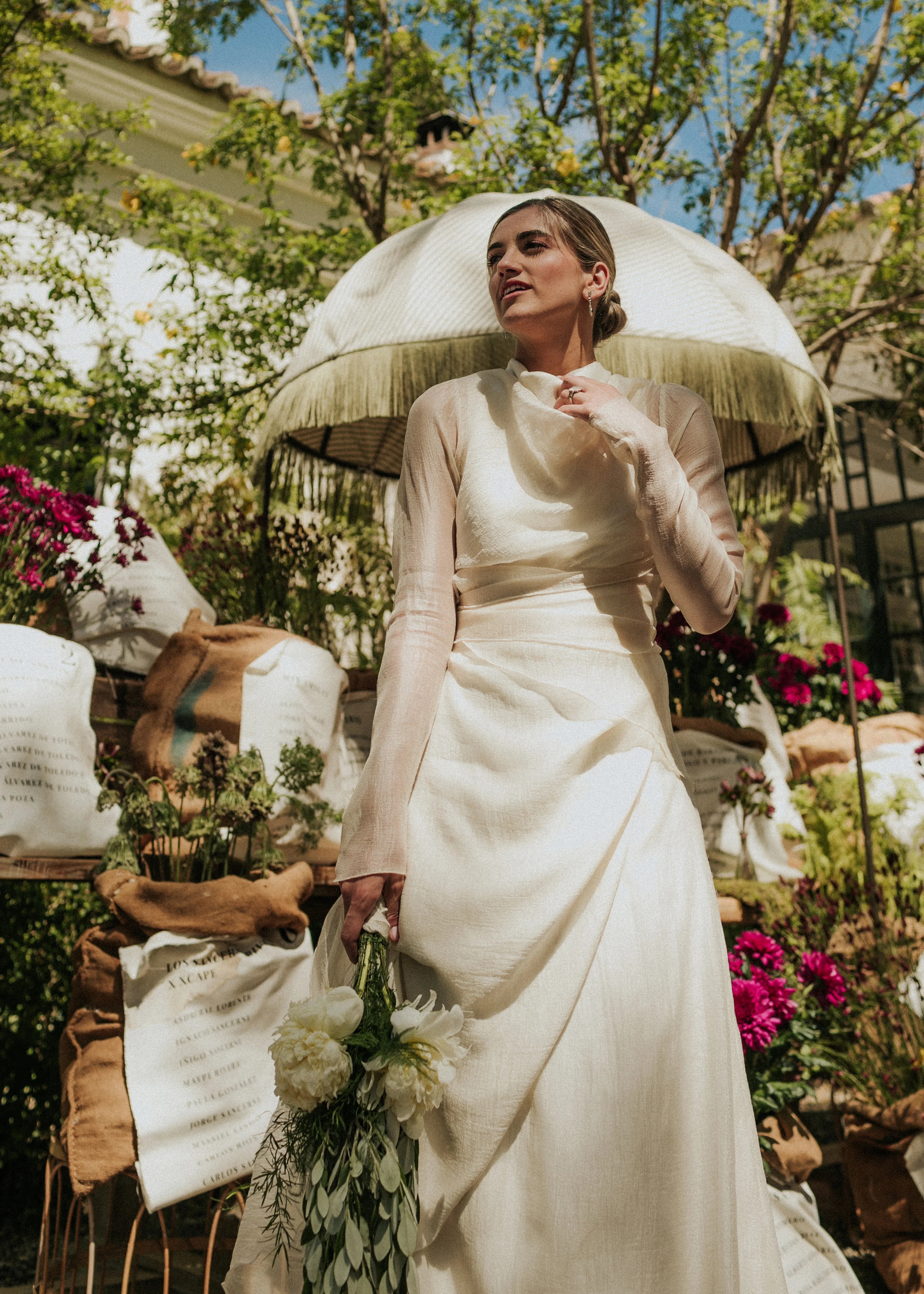 María, una novia con mantilla y zapatos bordados