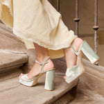 Zapatos de novia altos verdes con plataforma