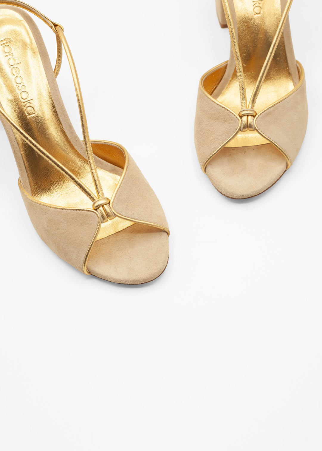zapato con dorado