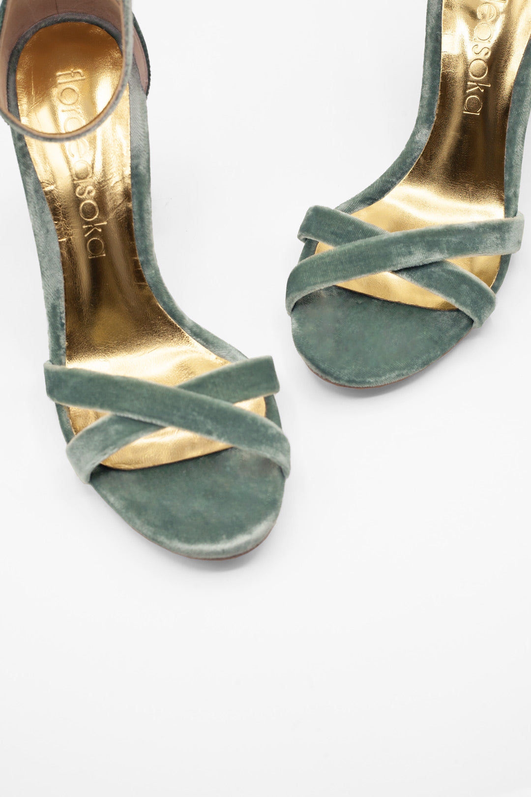 Sandalias elegantes cómodas para novias perfectas como tacones de fiesta verdes azules