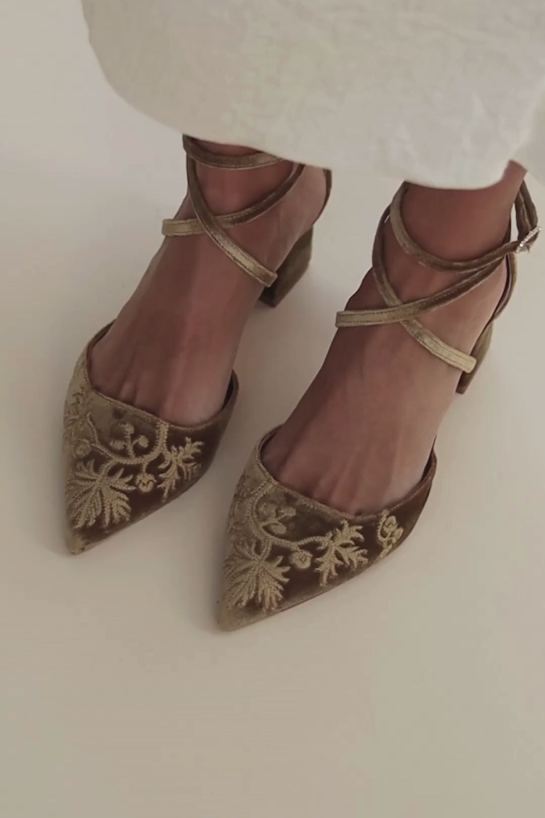 flordeasoka | GRETA BRO 6 AMBER | Shoe with floral embroidery